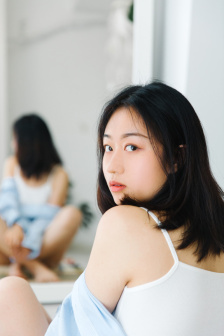 一个人在被窝里看的电影